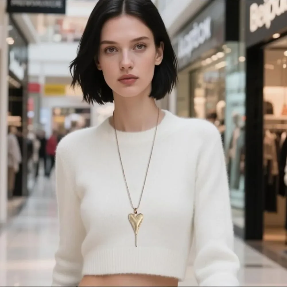 ☔️🔸️NIB Matte Gold Metal Heart Pendant Long Necklace